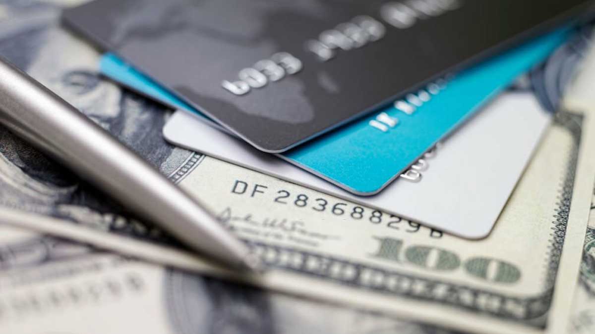 How to Get Cash With a Credit Card